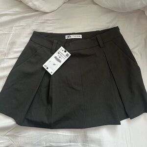 Zara pleated miniskirt. Army/ olive green.